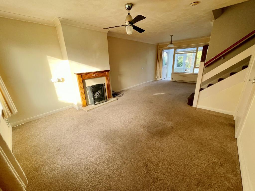 Lot: 143 - FOUR-BEDROOM SEMI-DETACHED HOUSE - Living/dining room with conservatory